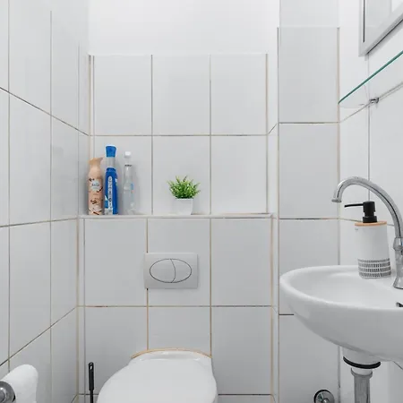 Apartmán Tolles Design, Hochwertig, Vollausstattung, 3 Zimmer, Grosses Bad & Gaeste-wc, Grosse Kueche, 3 X Smart Tv, 11 Min Zum Hbf Duisburg