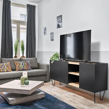 Tolles Design, Hochwertig, Vollausstattung, 3 Zimmer, Grosses Bad & Gaeste-wc, Grosse Kueche, 3 X Smart Tv, 11 Min Zum Hbf Дуйсбург