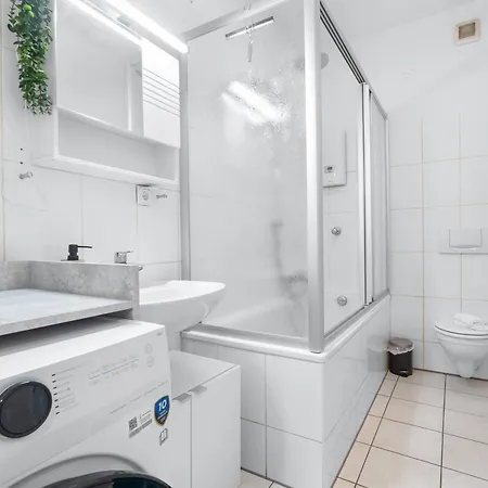 Apartmán Tolles Design, Hochwertig, Vollausstattung, 3 Zimmer, Grosses Bad & Gaeste-wc, Grosse Kueche, 3 X Smart Tv, 11 Min Zum Hbf *