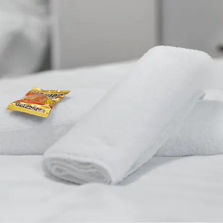 Tolles Design, Hochwertig, Vollausstattung, 3 Zimmer, Großes Bad&gäste-wc, Große Küche, 3 X Smart Tv, 11 Min Zum Hbf Duisburg