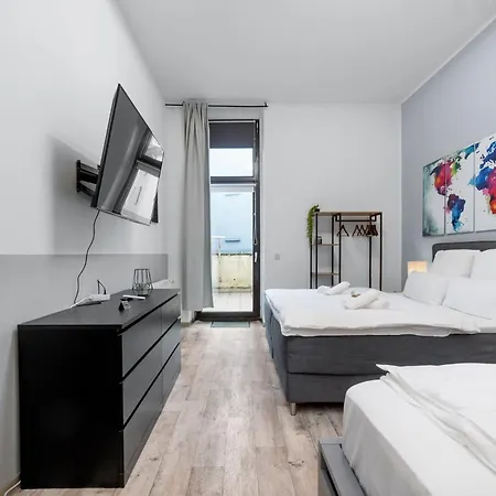 Tolles Design, Hochwertig, Vollausstattung, 3 Zimmer, Grosses Bad & Gaeste-wc, Grosse Kueche, 3 X Smart Tv, 11 Min Zum Hbf דיסבורג