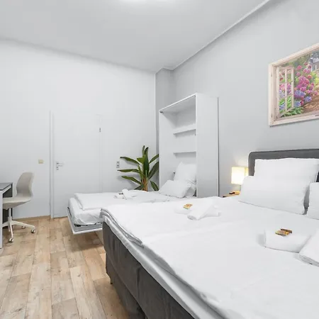 Tolles Design, Hochwertig, Vollausstattung, 3 Zimmer, Großes Bad&gäste-wc, Große Küche, 3 X Smart Tv, 11 Min Zum Hbf