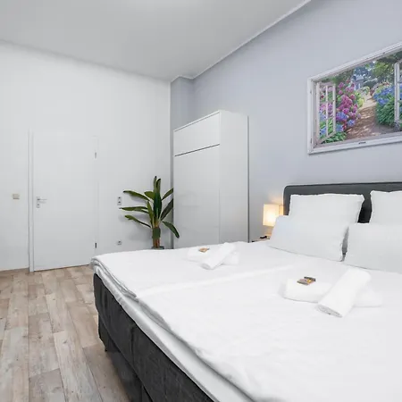 Tolles Design, Hochwertig, Vollausstattung, 3 Zimmer, Großes Bad&gäste-wc, Große Küche, 3 X Smart Tv, 11 Min Zum Hbf * Duisburg