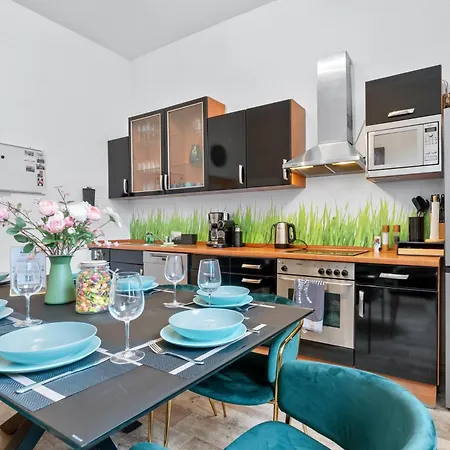 Tolles Design, Hochwertig, Vollausstattung, 3 Zimmer, Grosses Bad & Gaeste-wc, Grosse Kueche, 3 X Smart Tv, 11 Min Zum Hbf Apartmán
