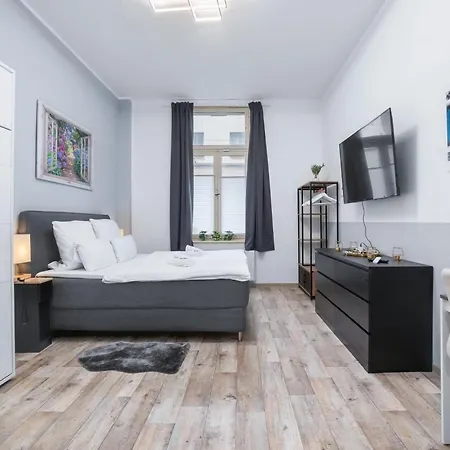 Apartmán Tolles Design, Hochwertig, Vollausstattung, 3 Zimmer, Grosses Bad & Gaeste-wc, Grosse Kueche, 3 X Smart Tv, 11 Min Zum Hbf *