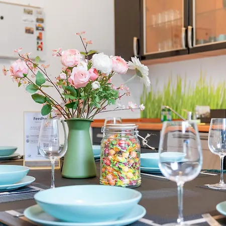 Tolles Design, Hochwertig, Vollausstattung, 3 Zimmer, Großes Bad&gäste-wc, Große Küche, 3 X Smart Tv, 11 Min Zum Hbf Apartment Duisburg