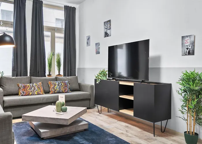 Tolles Design, Hochwertig, Vollausstattung, 3 Zimmer, Grosses Bad & Gaeste-wc, Grosse Kueche, 3 X Smart Tv, 11 Min Zum Hbf Duisburgo