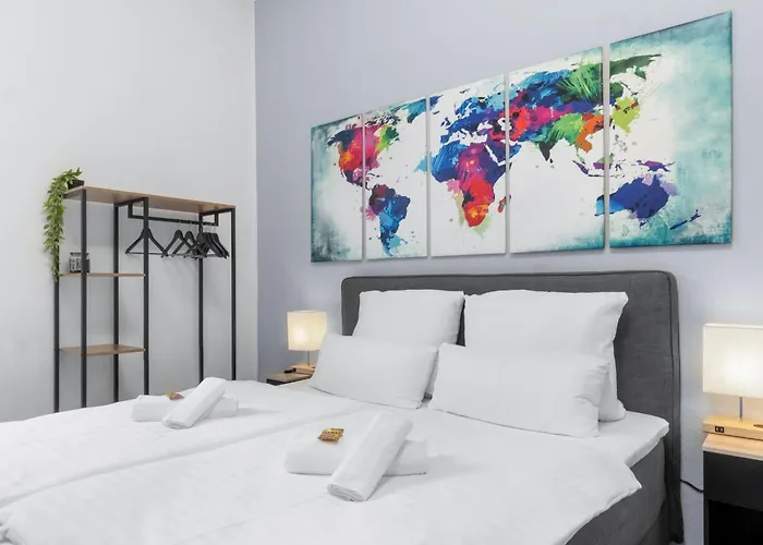 Tolles Design, Hochwertig, Vollausstattung, 3 Zimmer, Grosses Bad & Gaeste-wc, Grosse Kueche, 3 X Smart Tv, 11 Min Zum Hbf * Duisburg