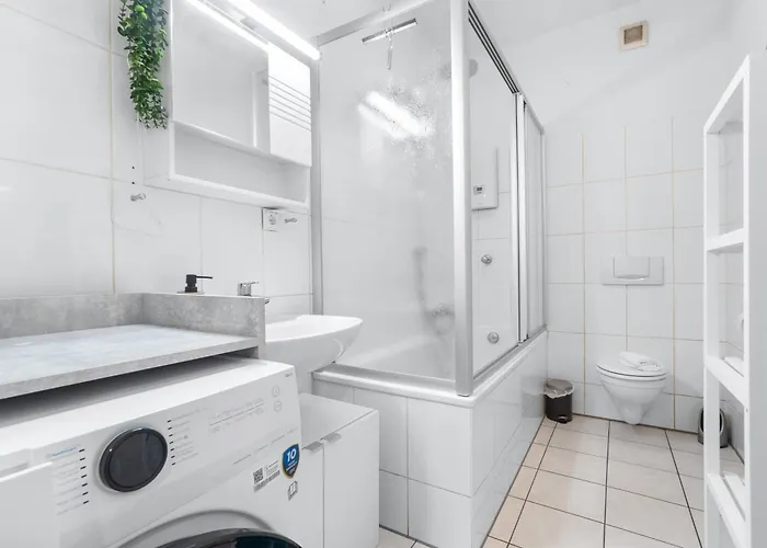 Apartamento Tolles Design, Hochwertig, Vollausstattung, 3 Zimmer, Grosses Bad & Gaeste-wc, Grosse Kueche, 3 X Smart Tv, 11 Min Zum Hbf *