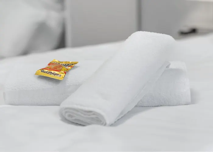 Tolles Design, Hochwertig, Vollausstattung, 3 Zimmer, Grosses Bad & Gaeste-wc, Grosse Kueche, 3 X Smart Tv, 11 Min Zum Hbf Duisburgo