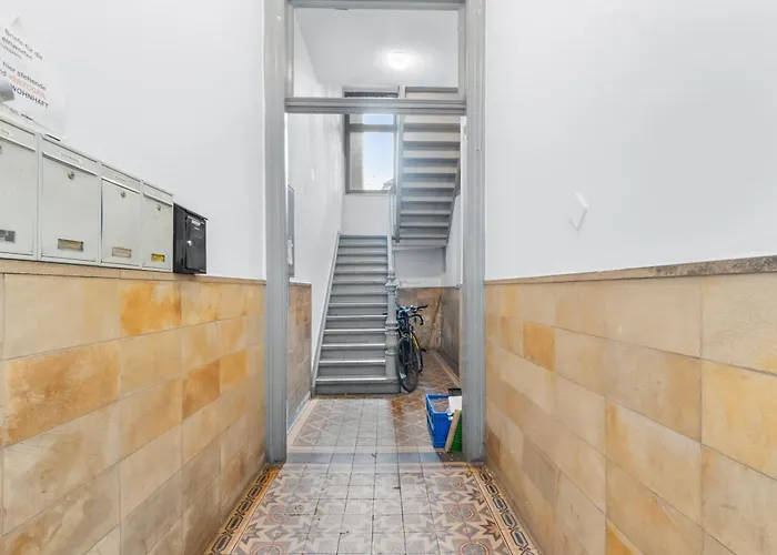 Apartamento Tolles Design, Hochwertig, Vollausstattung, 3 Zimmer, Grosses Bad & Gaeste-wc, Grosse Kueche, 3 X Smart Tv, 11 Min Zum Hbf *