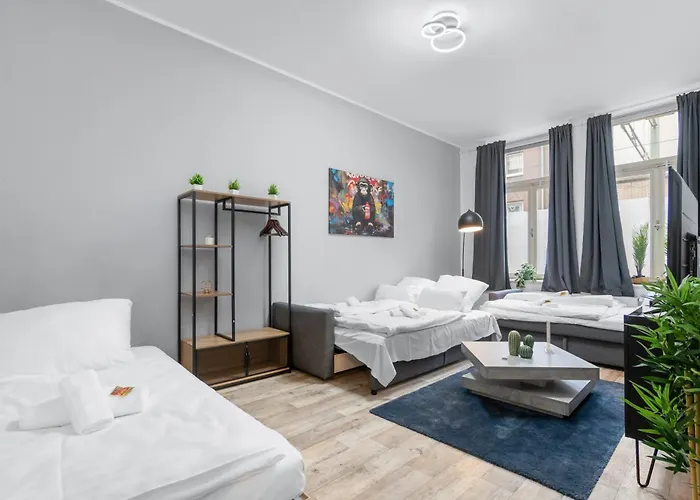Apartamento Tolles Design, Hochwertig, Vollausstattung, 3 Zimmer, Grosses Bad & Gaeste-wc, Grosse Kueche, 3 X Smart Tv, 11 Min Zum Hbf