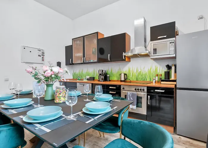 Tolles Design, Hochwertig, Vollausstattung, 3 Zimmer, Grosses Bad & Gaeste-wc, Grosse Kueche, 3 X Smart Tv, 11 Min Zum Hbf Apartamento