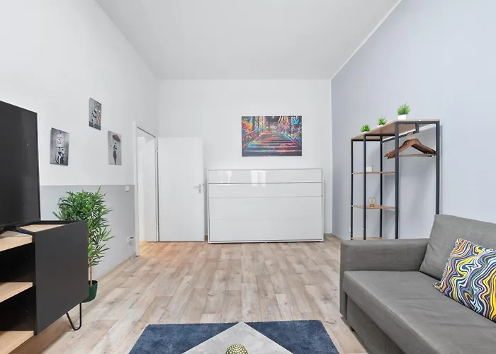 Apartamento Tolles Design, Hochwertig, Vollausstattung, 3 Zimmer, Grosses Bad & Gaeste-wc, Grosse Kueche, 3 X Smart Tv, 11 Min Zum Hbf