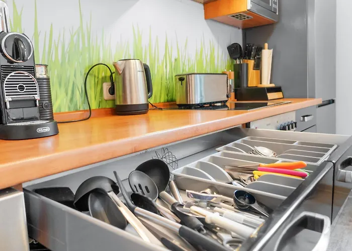 Tolles Design, Hochwertig, Vollausstattung, 3 Zimmer, Grosses Bad & Gaeste-wc, Grosse Kueche, 3 X Smart Tv, 11 Min Zum Hbf Apartamento Duisburgo