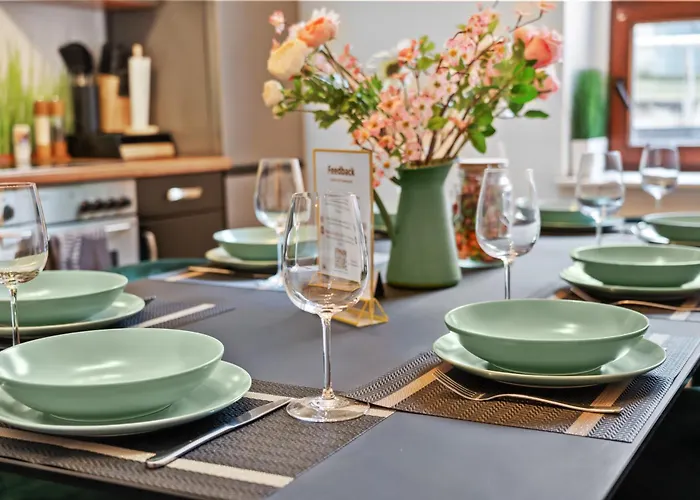 Apartamento Tolles Design, Hochwertig, Vollausstattung, 3 Zimmer, Grosses Bad & Gaeste-wc, Grosse Kueche, 3 X Smart Tv, 11 Min Zum Hbf *