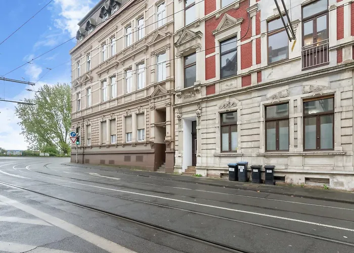 Tolles Design, Hochwertig, Vollausstattung, 3 Zimmer, Grosses Bad & Gaeste-wc, Grosse Kueche, 3 X Smart Tv, 11 Min Zum Hbf